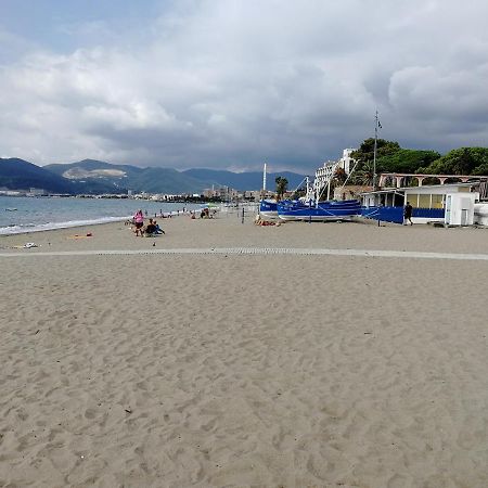 Music & Beach Appartamento Savona Esterno foto
