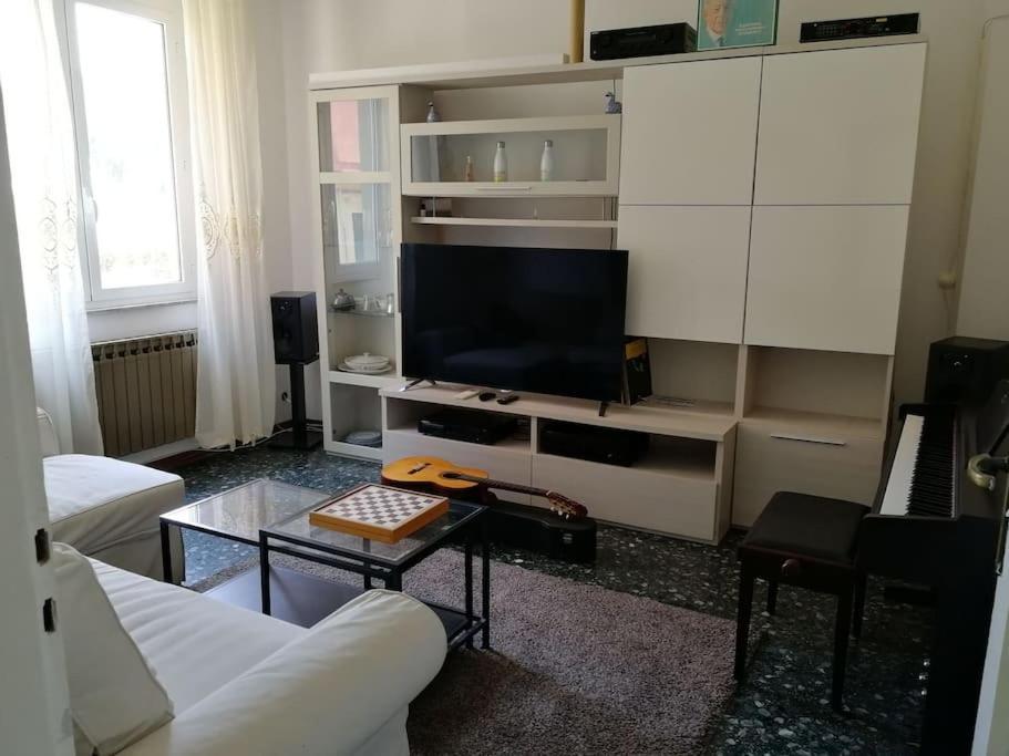 Music & Beach Appartamento Savona Esterno foto