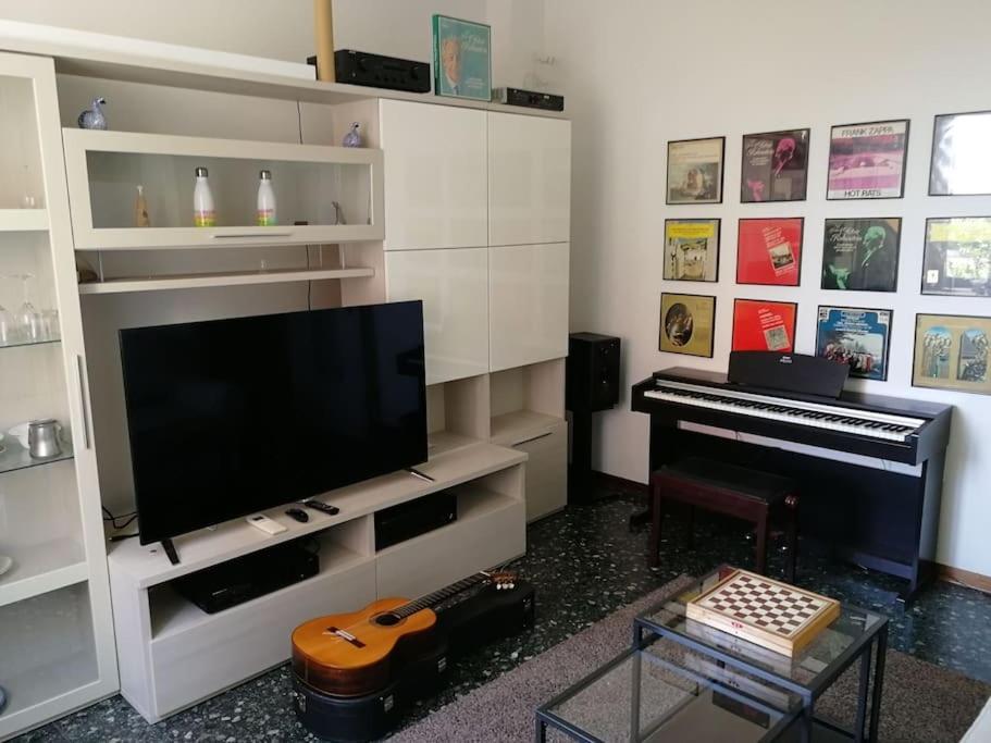 Music & Beach Appartamento Savona Esterno foto