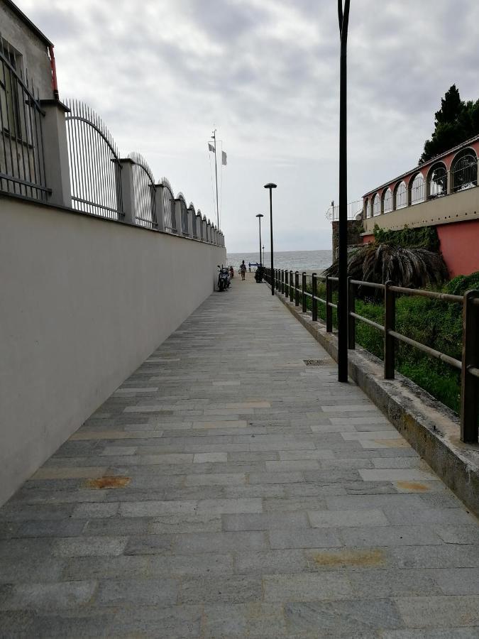 Music & Beach Appartamento Savona Esterno foto