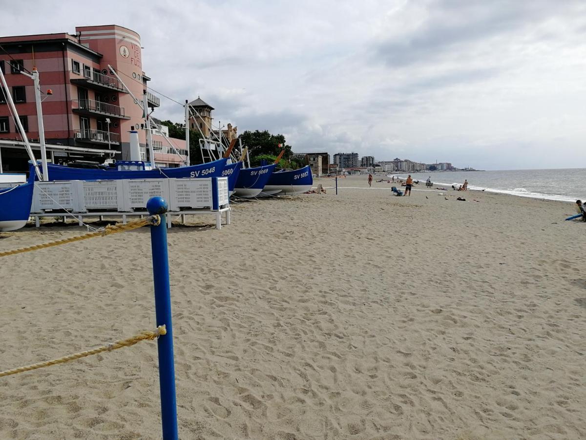 Music & Beach Appartamento Savona Esterno foto